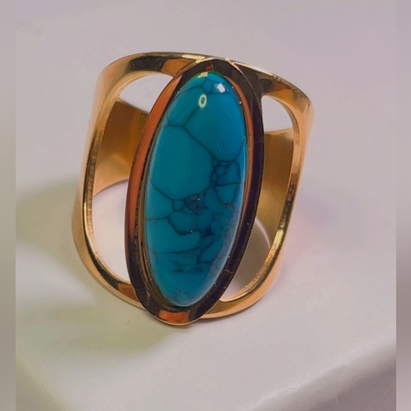 NWT Gold Stainless Steel Womens Rings, simulated green beautiful stone size 8 - Picture 1 of 16